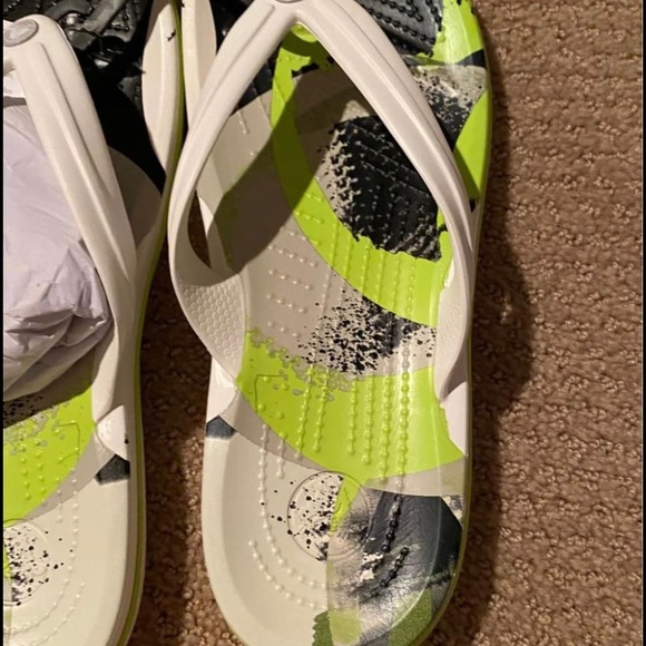 Crocs flip flops. Men 9/women 11. New. - Picture 2 of 2